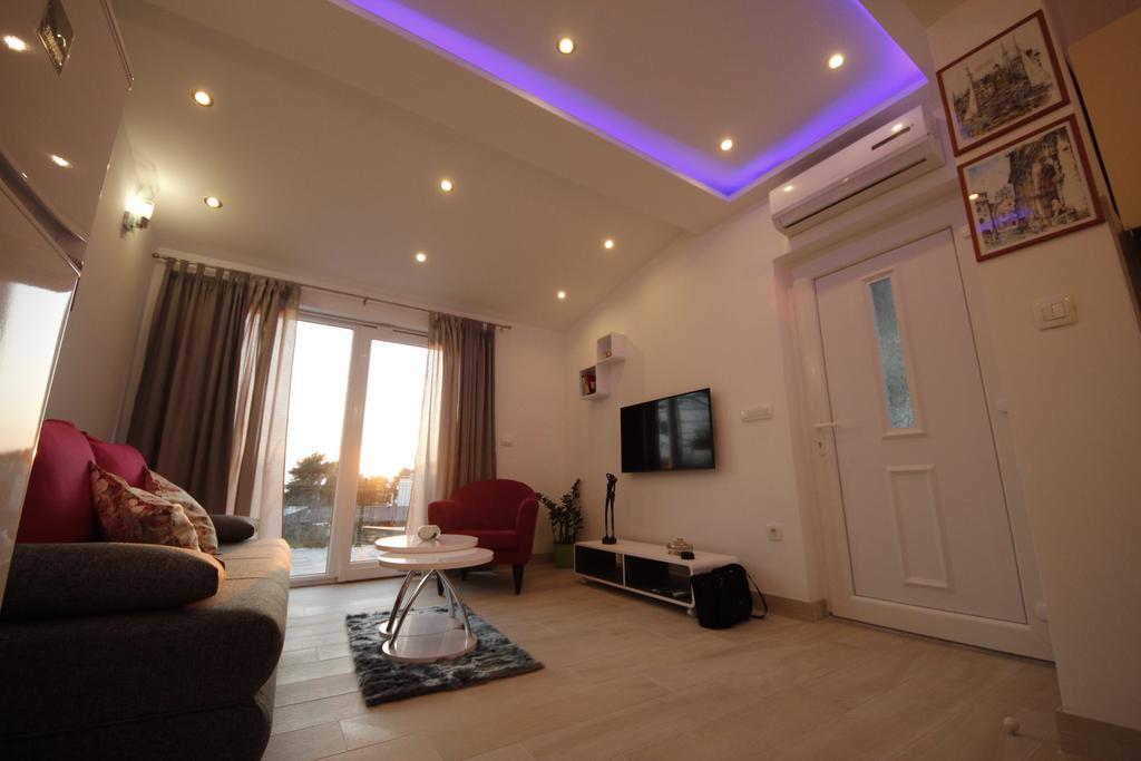 Apartment Golden Dreams โปดสตรานา ภายนอก รูปภาพ