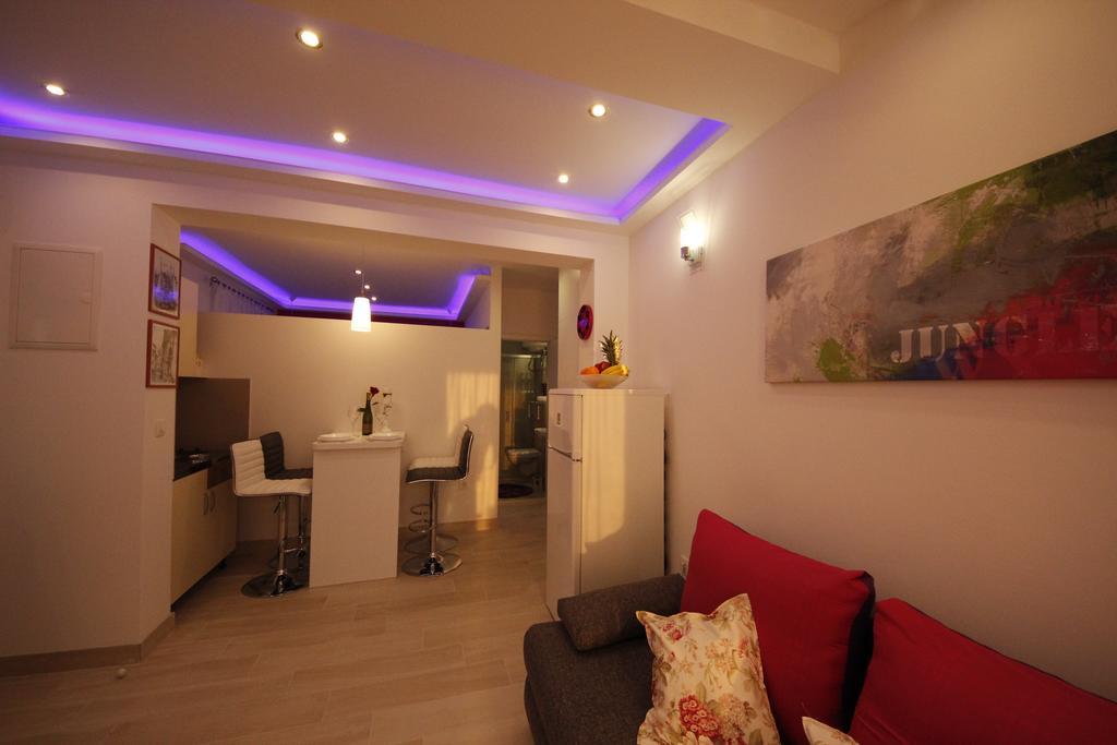 Apartment Golden Dreams โปดสตรานา ภายนอก รูปภาพ