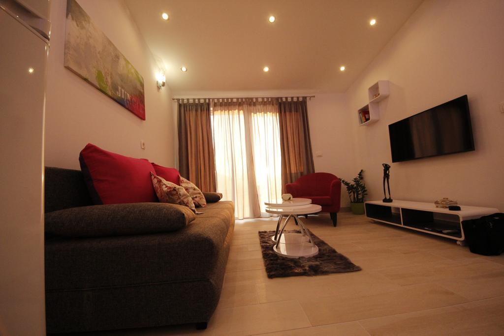Apartment Golden Dreams โปดสตรานา ภายนอก รูปภาพ
