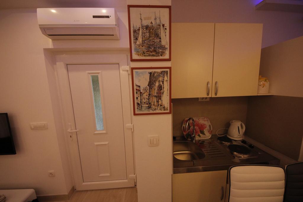 Apartment Golden Dreams โปดสตรานา ภายนอก รูปภาพ