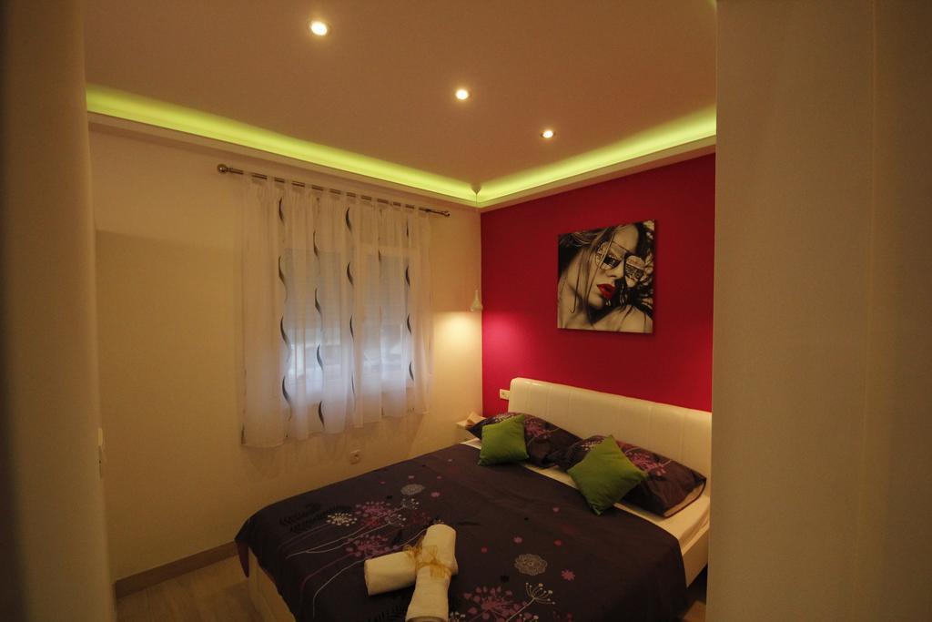 Apartment Golden Dreams โปดสตรานา ภายนอก รูปภาพ