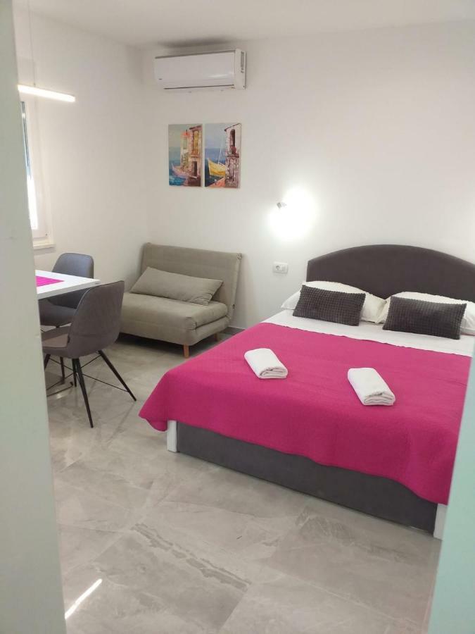 Apartment Golden Dreams โปดสตรานา ภายนอก รูปภาพ